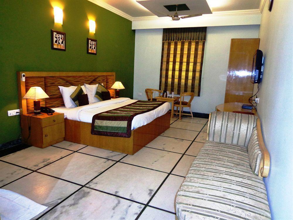 Hotel Singh Sahib Delhi  Exterior photo